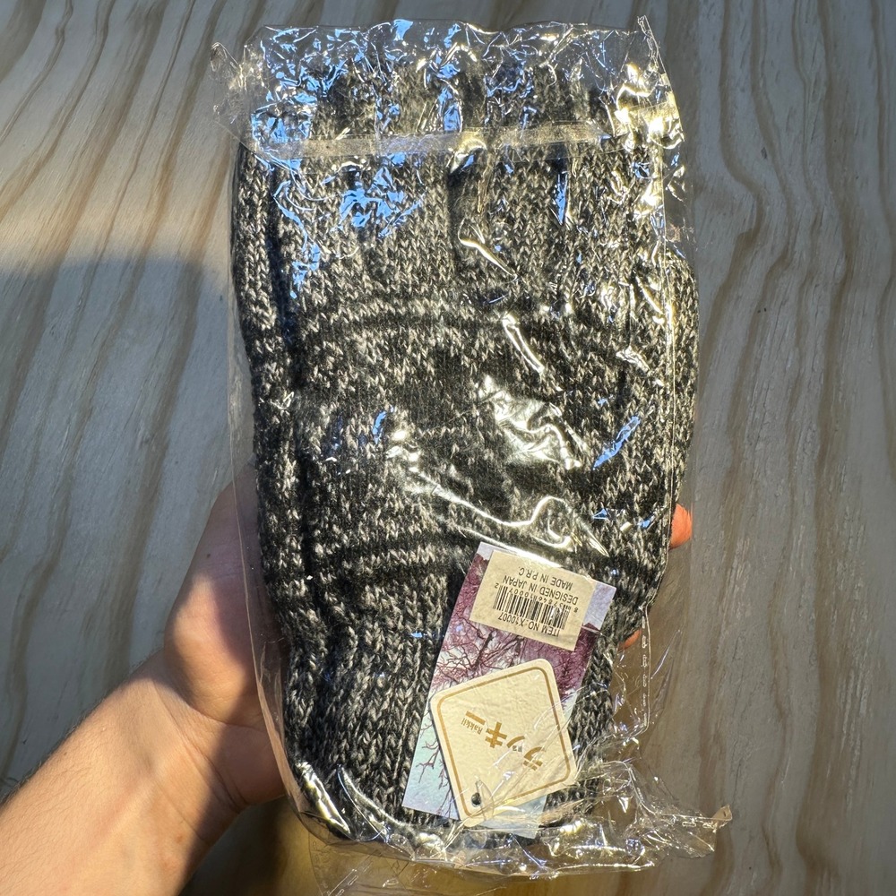 Rakkii Unisex Black Gray Marled Knit Snowflake Winter Gloves X10007 NWT